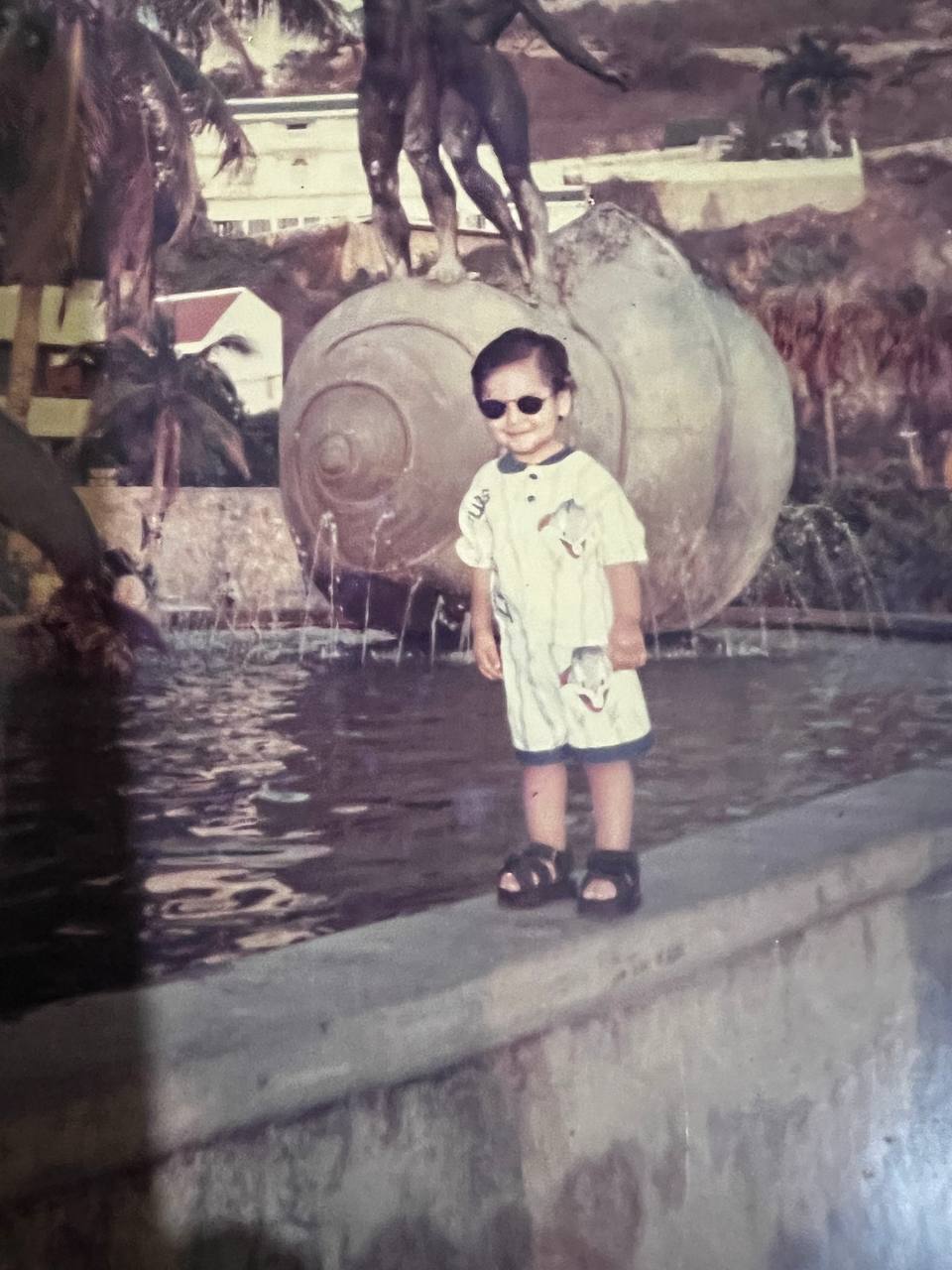 Fotografía de archivo de la infancia de Alán Colio
